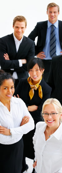 Arquiteto mostrando planta